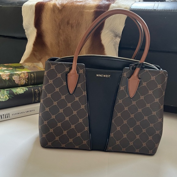 Nine West dark & light brown leather handbag with removeable adjustable straps - Picture 12 of 16